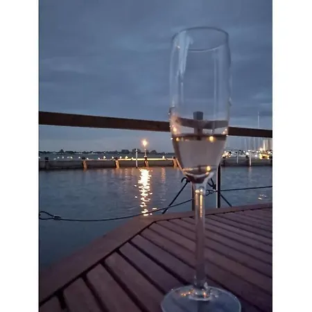 Botel Isa-bella Comfortable Burgtiefe auf Fehmarn