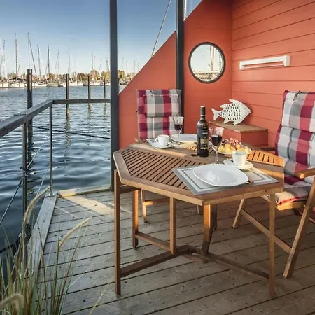 Botel Isa-bella Comfortable Burgtiefe auf Fehmarn